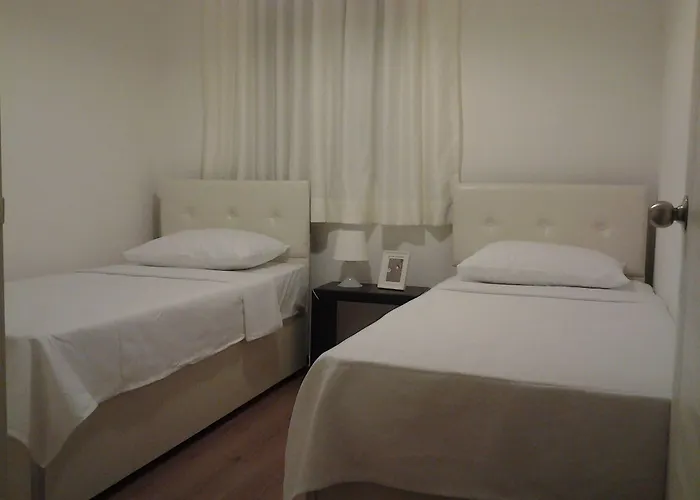 德卡艾维勒里酒店 *